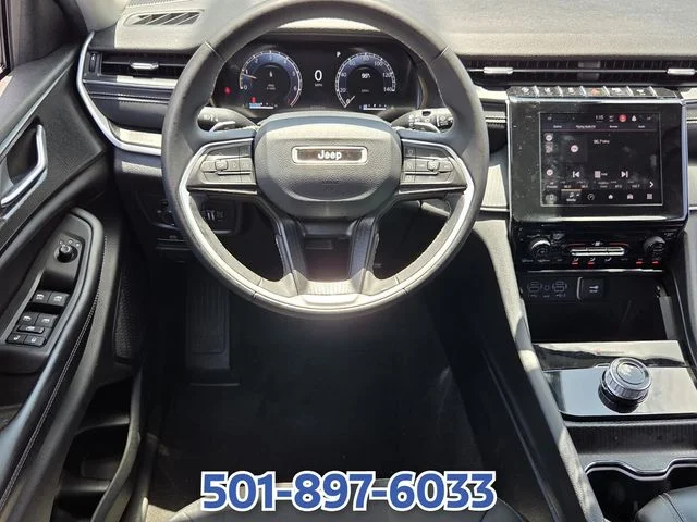 Used 2023 Silver Jeep Laredo image 13