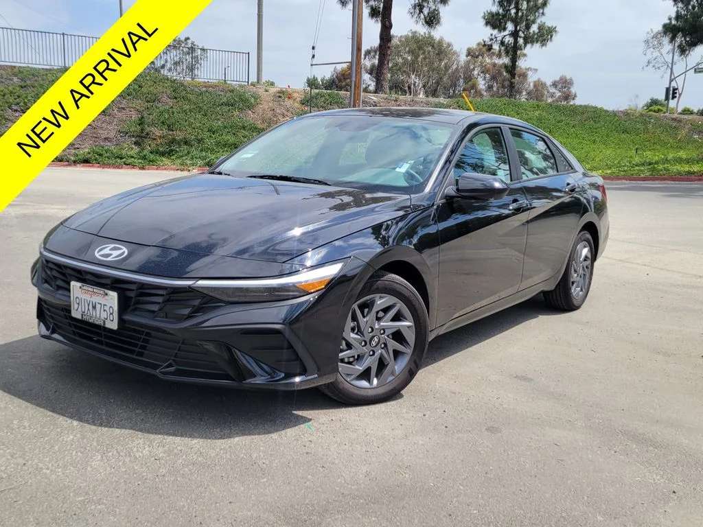 2025 Hyundai Elantra 1.6 HEV Blue's photo