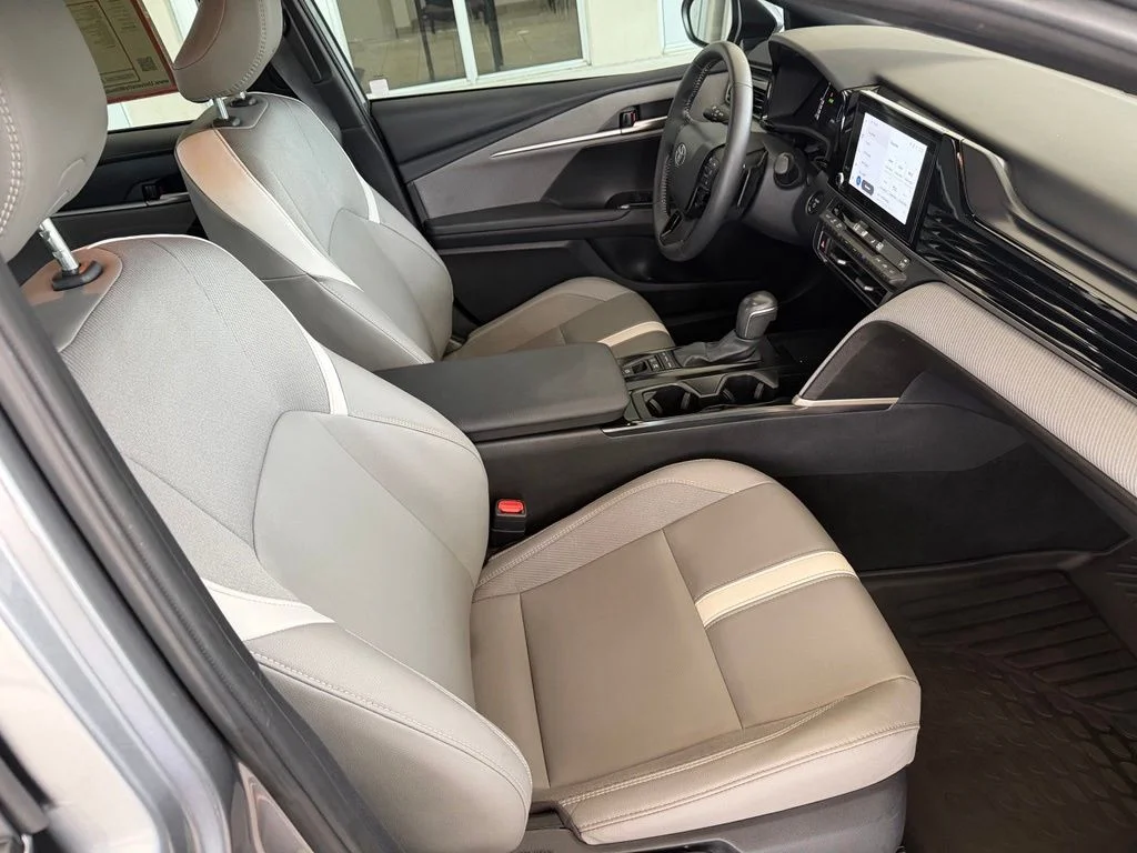 Used 2025 White Toyota SE image 22