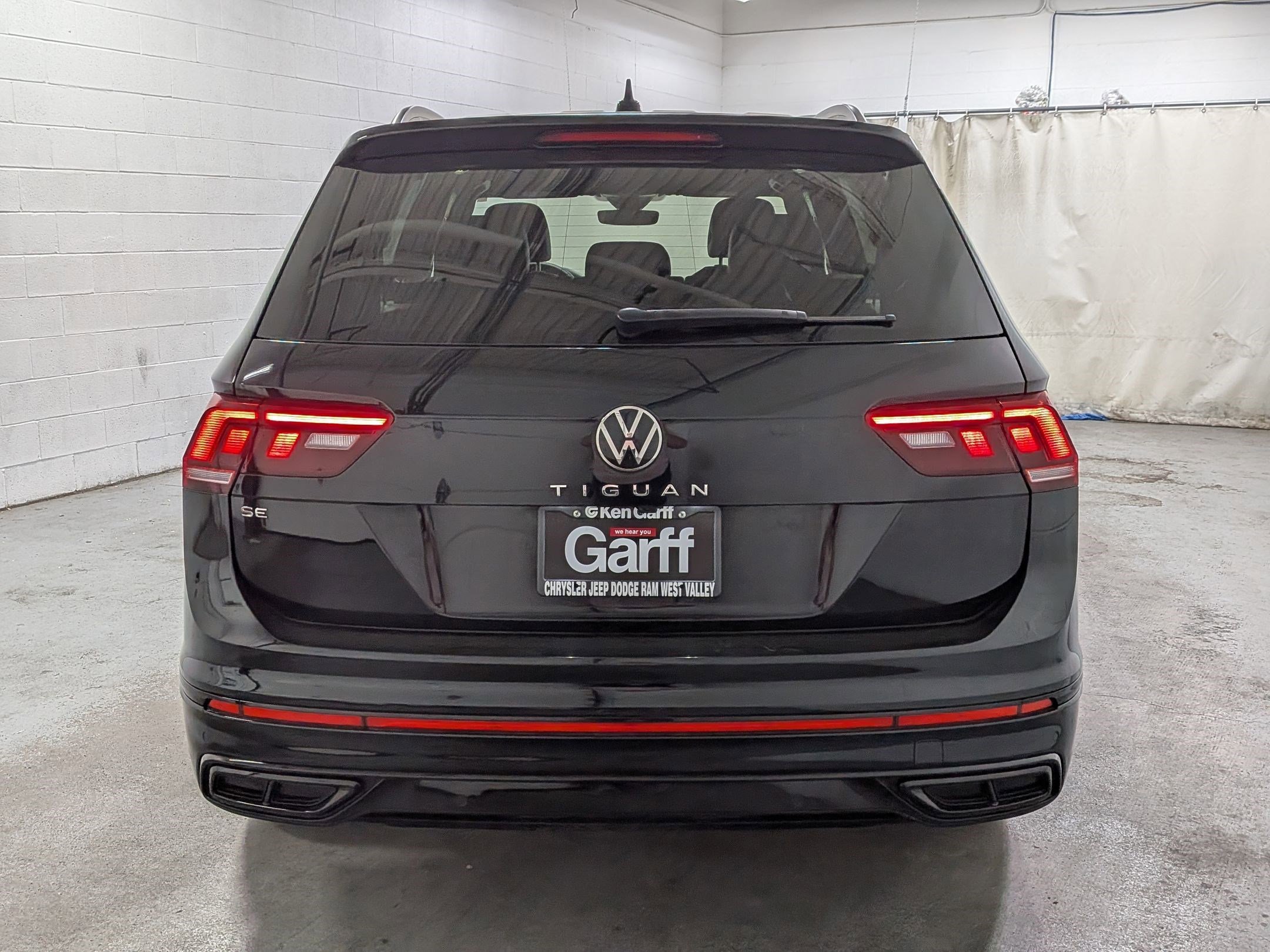 Used 2023 Deep Black Volkswagen SE R-Line Black image 5