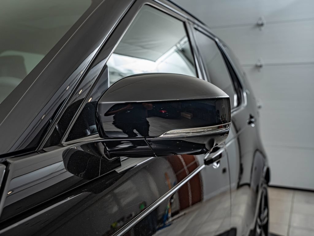 New 2026 Santorini Black Land Rover Dynamic SE image 9