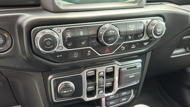 Used 2022 White Jeep Overland image 18