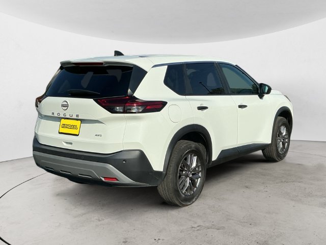 Used 2023 White Nissan S image 5