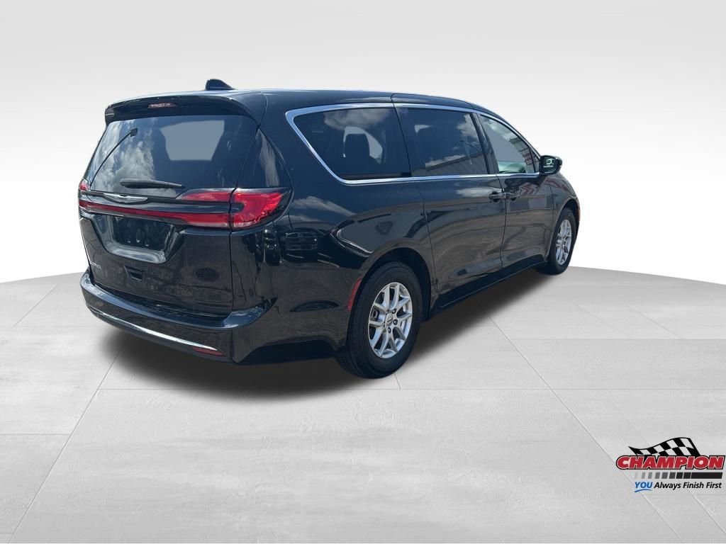 Used 2024 Black Chrysler Touring L image 6