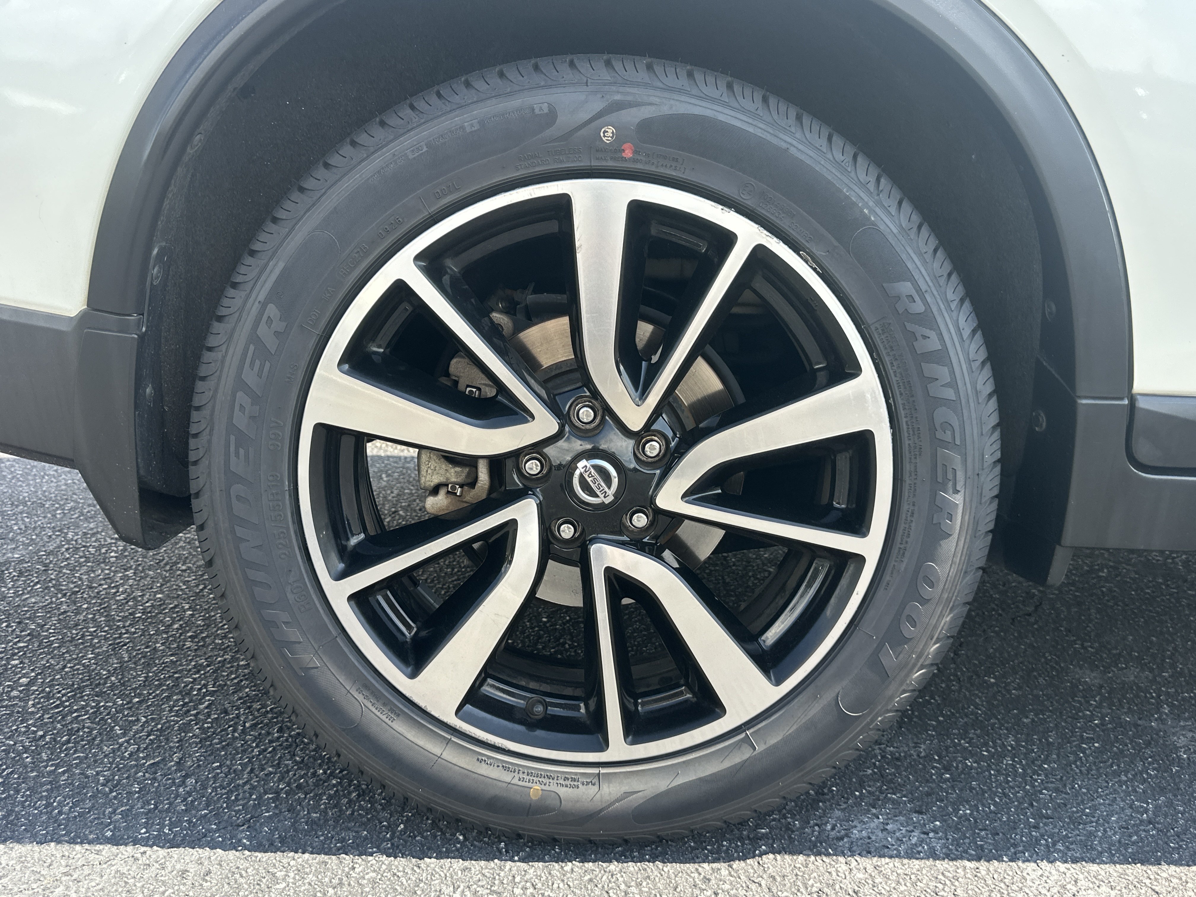Used 2019 Pearl White Tricoat Nissan SL image 18