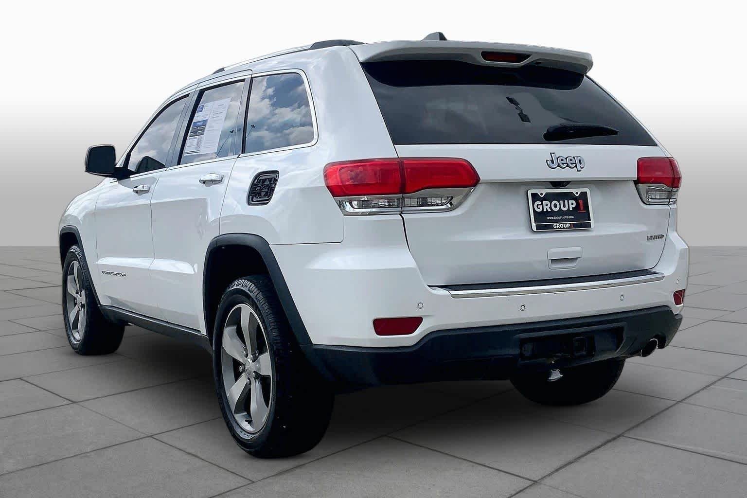 Used 2015 Bright White Clearcoat Jeep Limited image 12