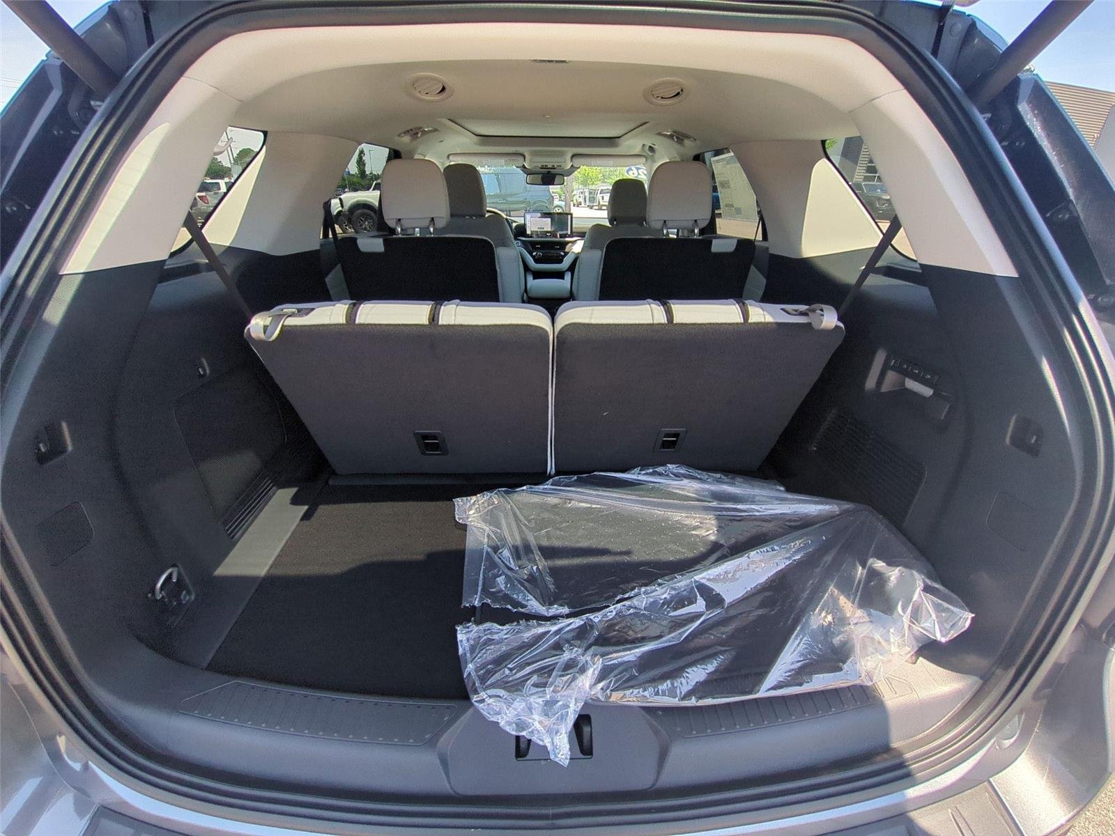 New 2026 Carbonized Gray Metallic Ford Platinum™ image 36