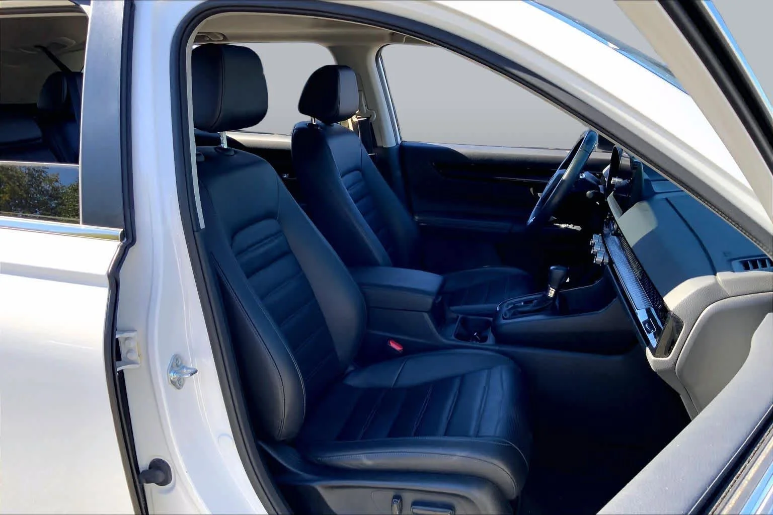 Used 2024 Platinum White Pearl Honda EX-L image 9