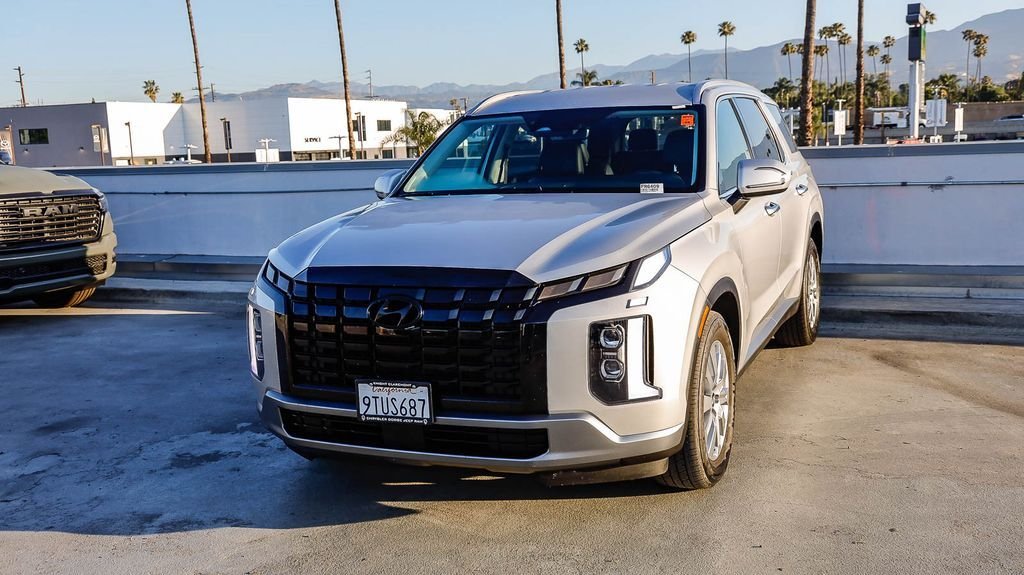 Used 2025 Silver Hyundai SEL image 4