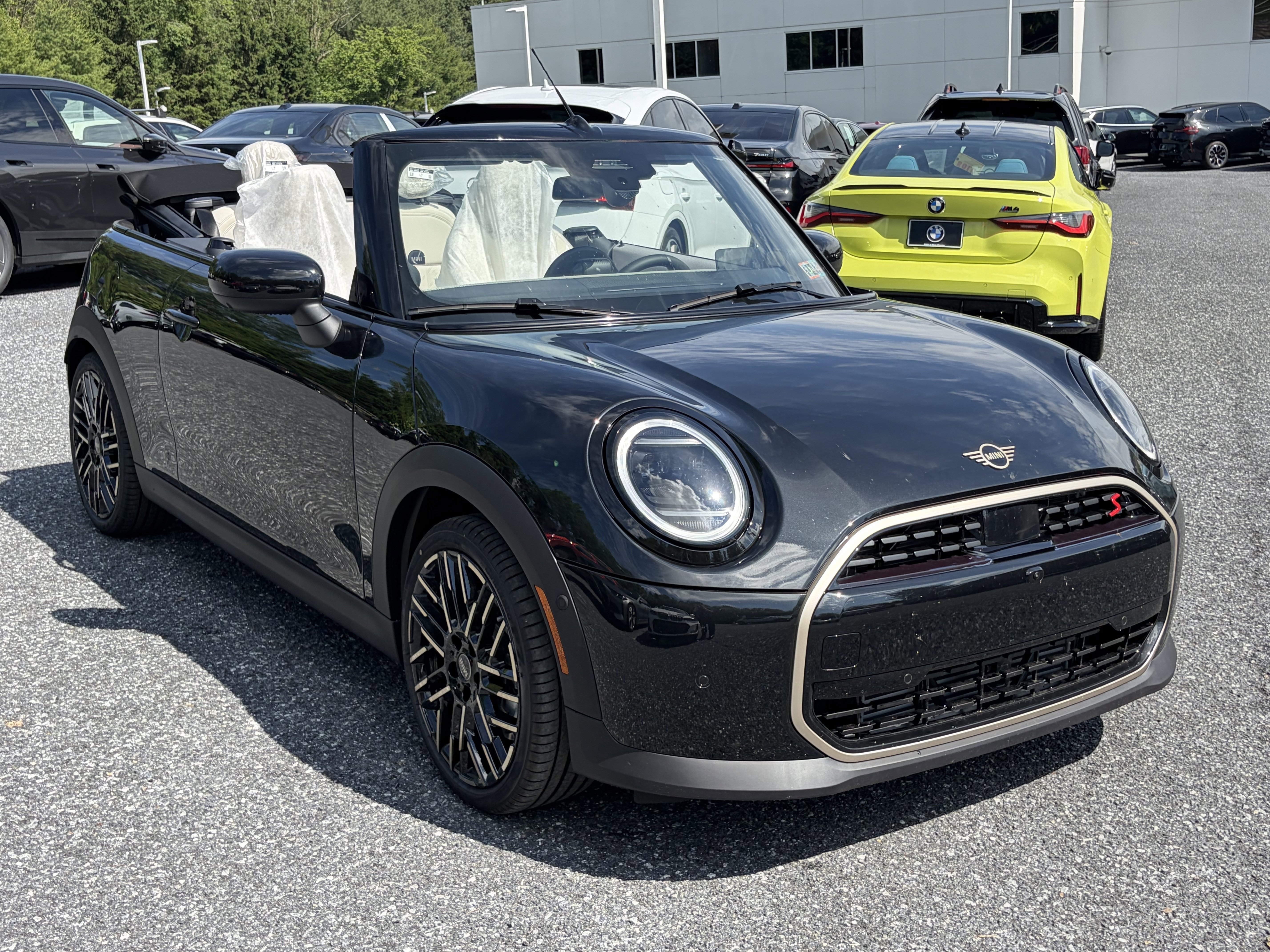 New 2026 Midnight Black II Metallic MINI Iconic image 3