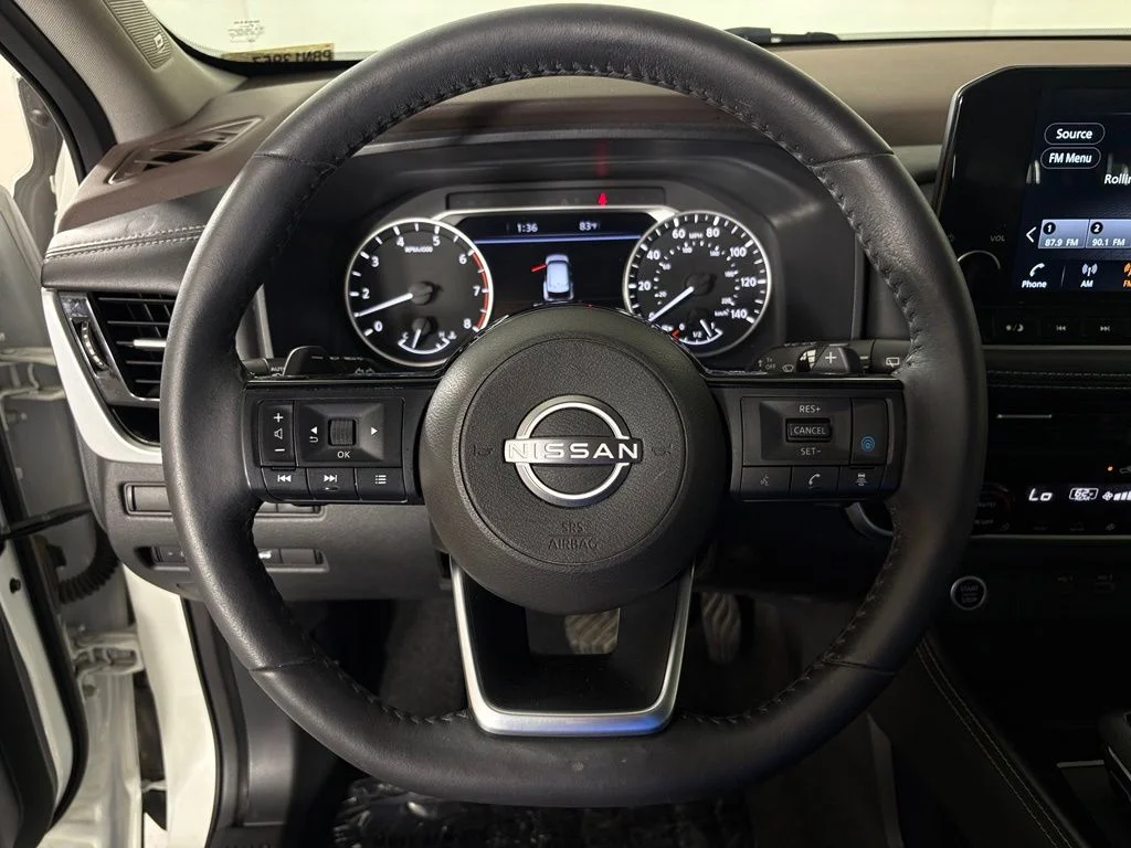 Used 2022 White Nissan SL image 19