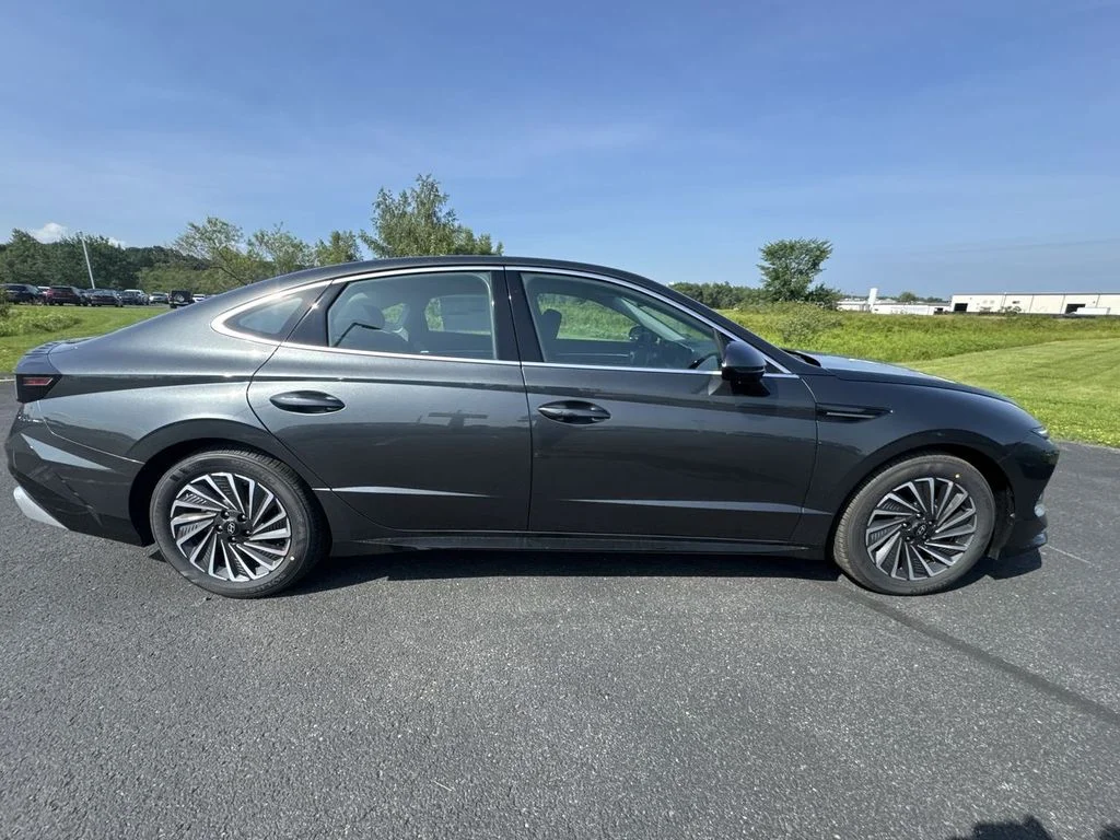 New 2026 Gray Hyundai SEL image 9
