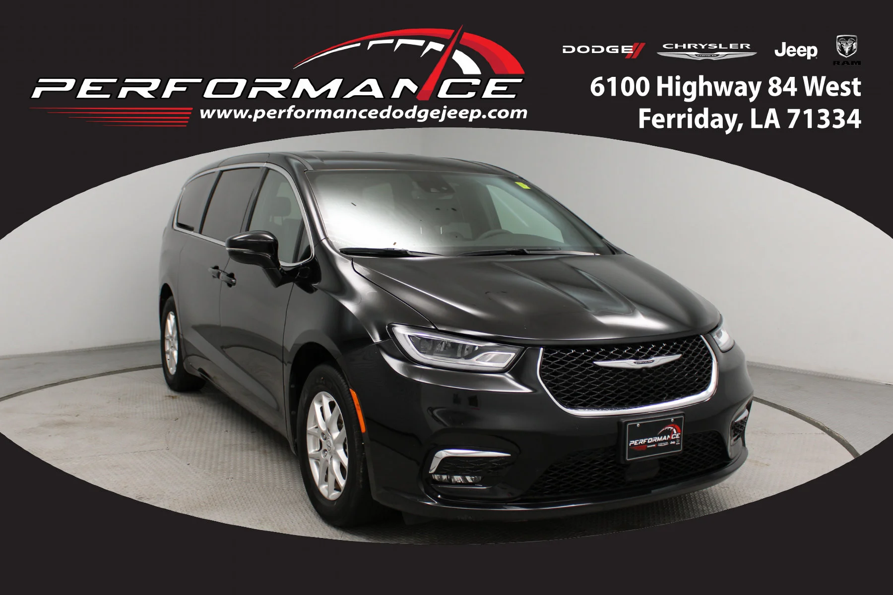 2025 Chrysler Pacifica Select's photo