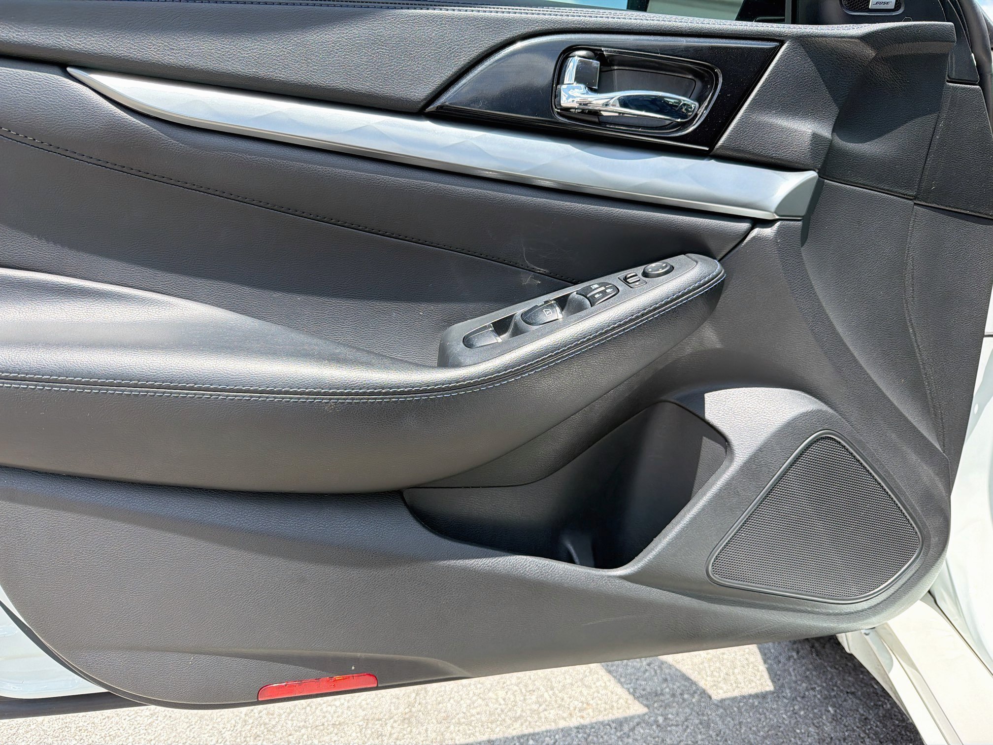 Used 2017 Pearl White Nissan SR image 21