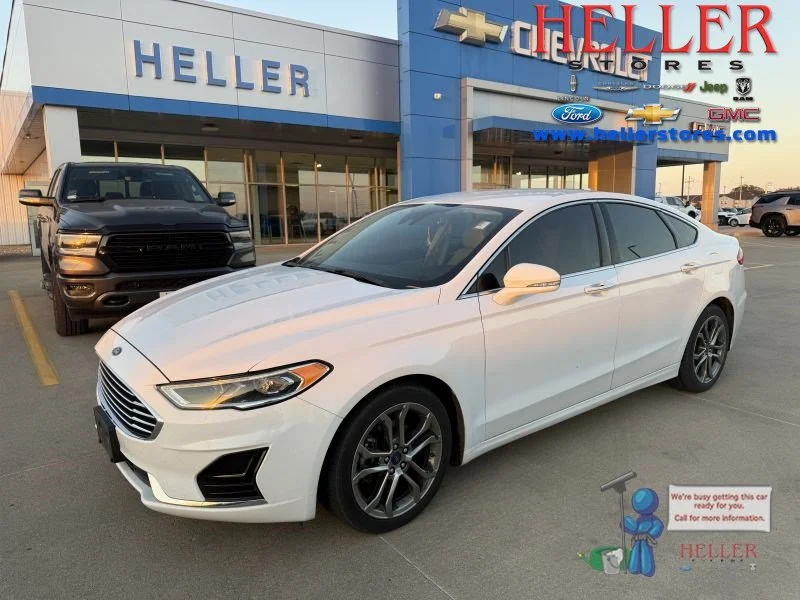 Used 2019 Oxford White Ford SEL image 1