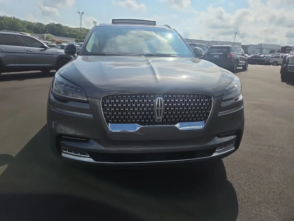Used 2021 Gray Lincoln Reserve image 2