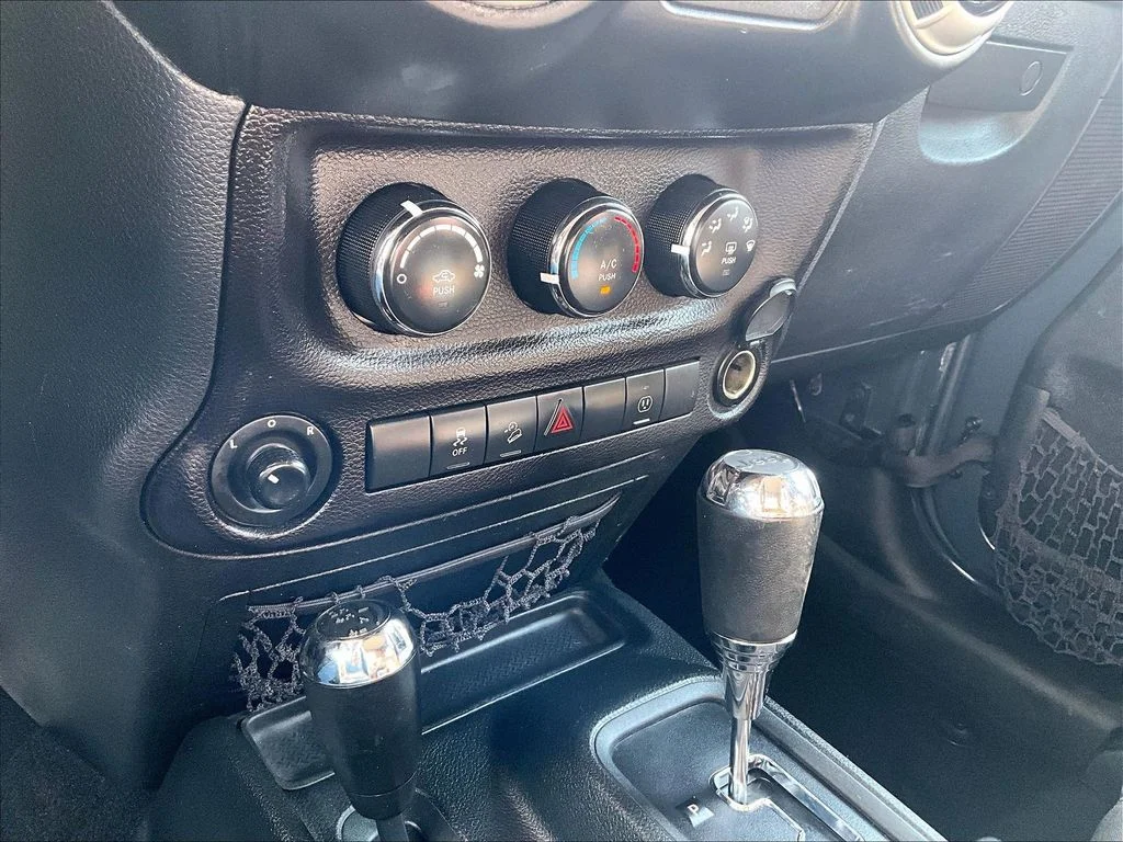 Used 2017 Black Jeep Sahara image 32
