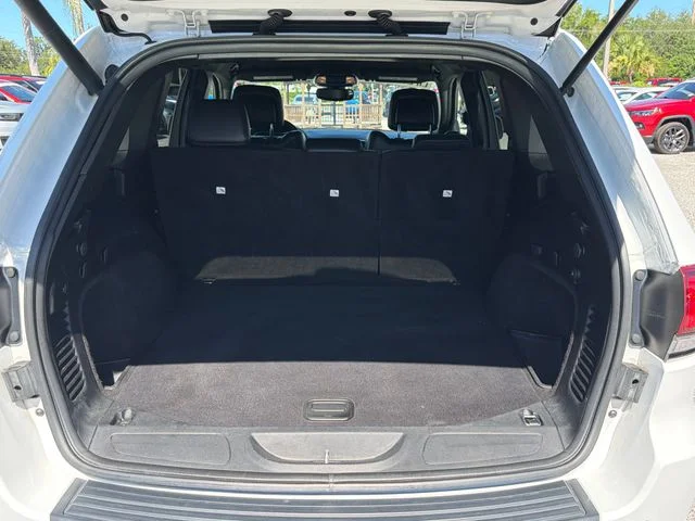 Used 2019 White Jeep Altitude image 10