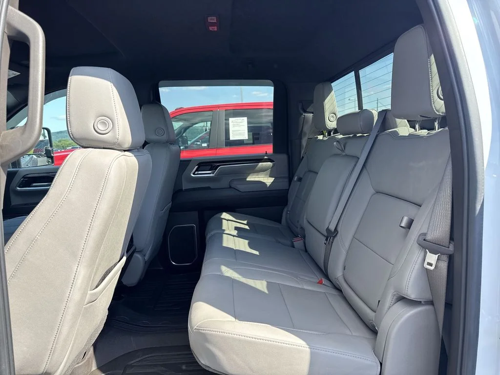 Used 2025 White GMC SLT image 22