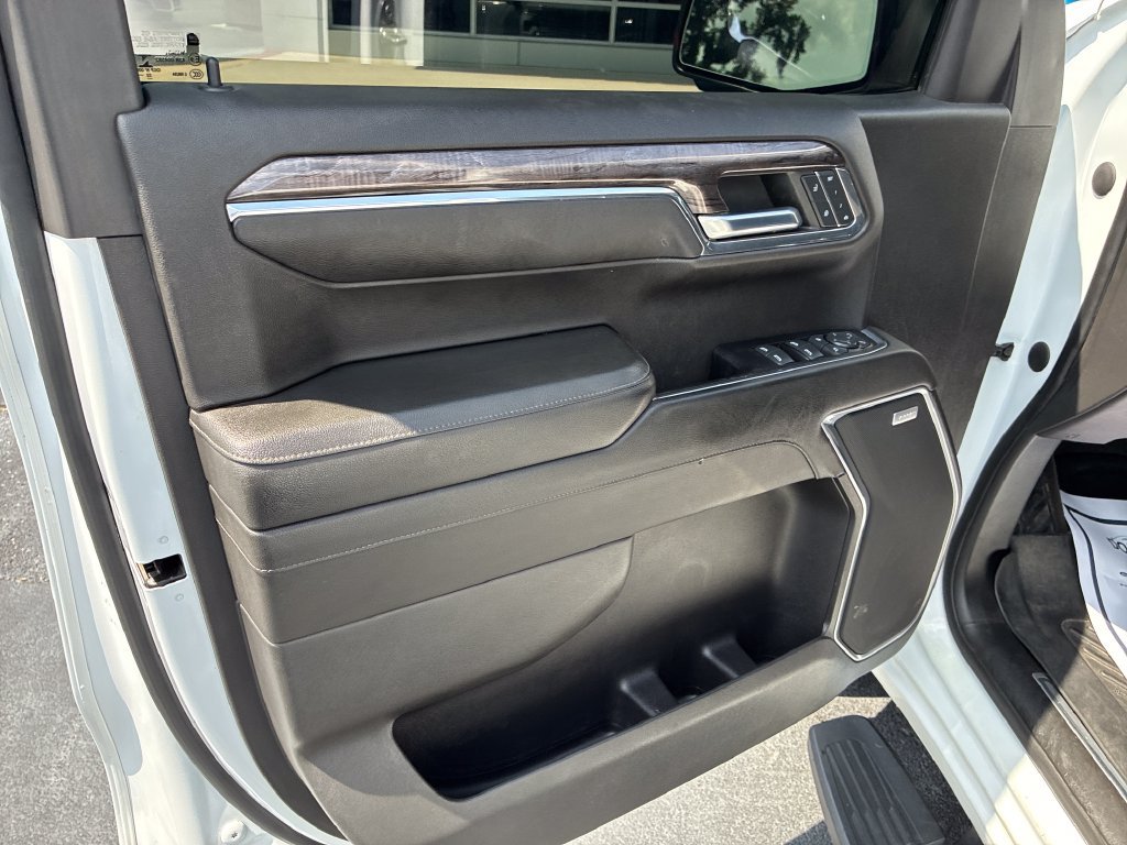 Used 2022 White Chevrolet LTZ image 10