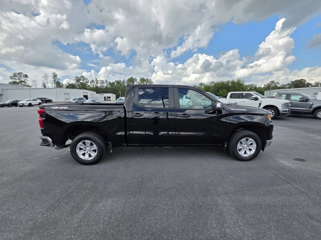 Used 2025 Black Chevrolet LT image 6