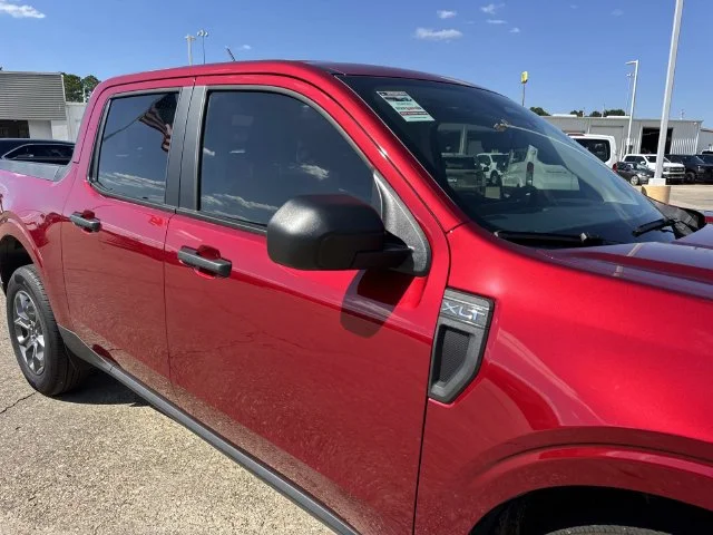 Used 2025 Red Ford XLT image 24