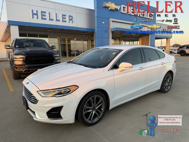 Used 2019 Oxford White Ford SEL image 1
