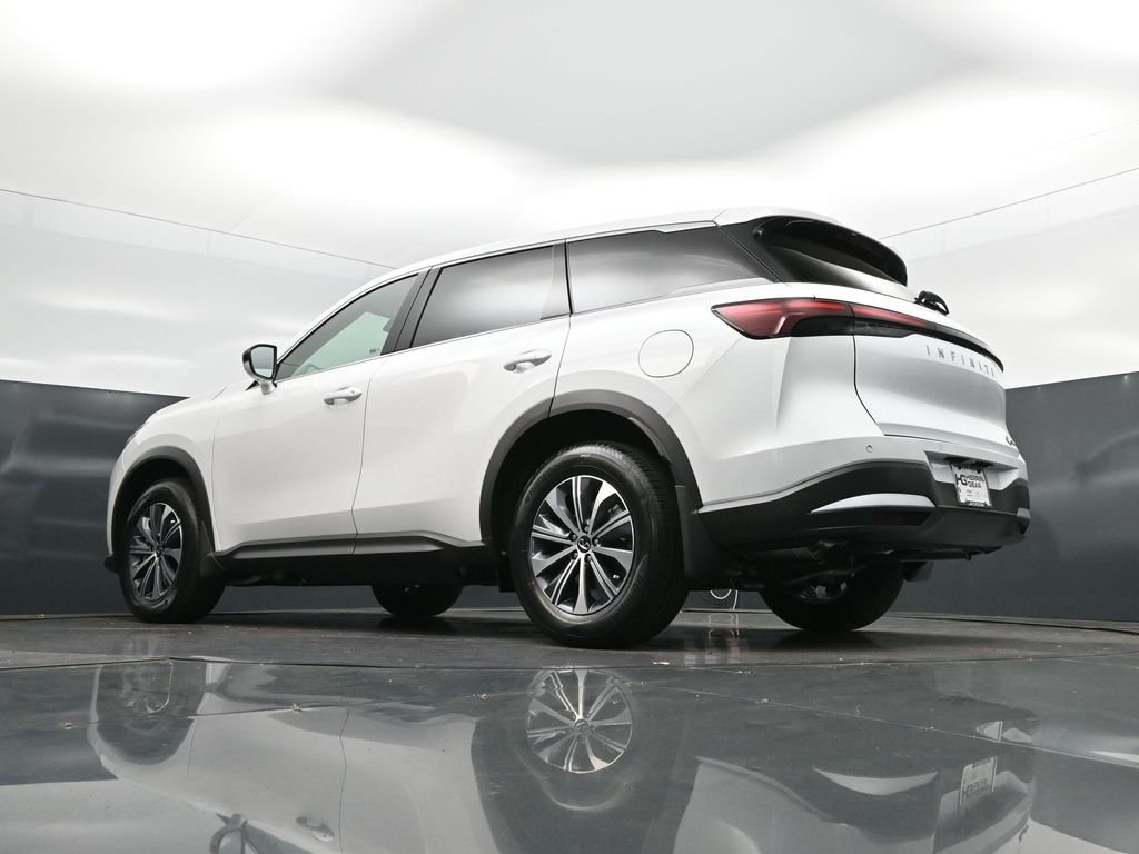 Certified Used 2026 White INFINITI PURE image 41