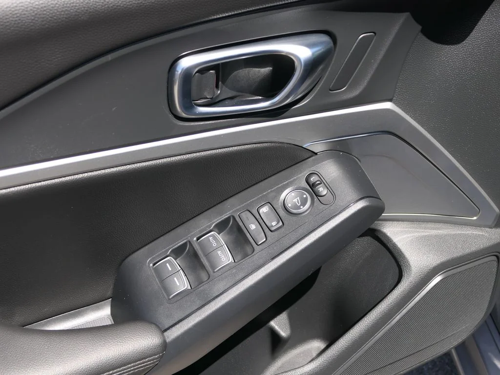 Used 2025 Silver Acura Base image 13