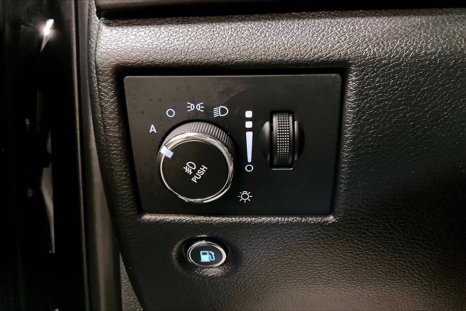 Used 2021 Granite Crystal Metallic Clearcoat Jeep Laredo E image 34