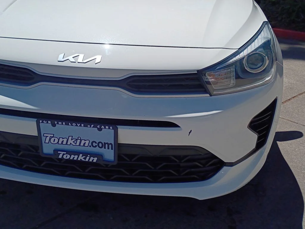 Used 2022 Clear White Kia S image 10