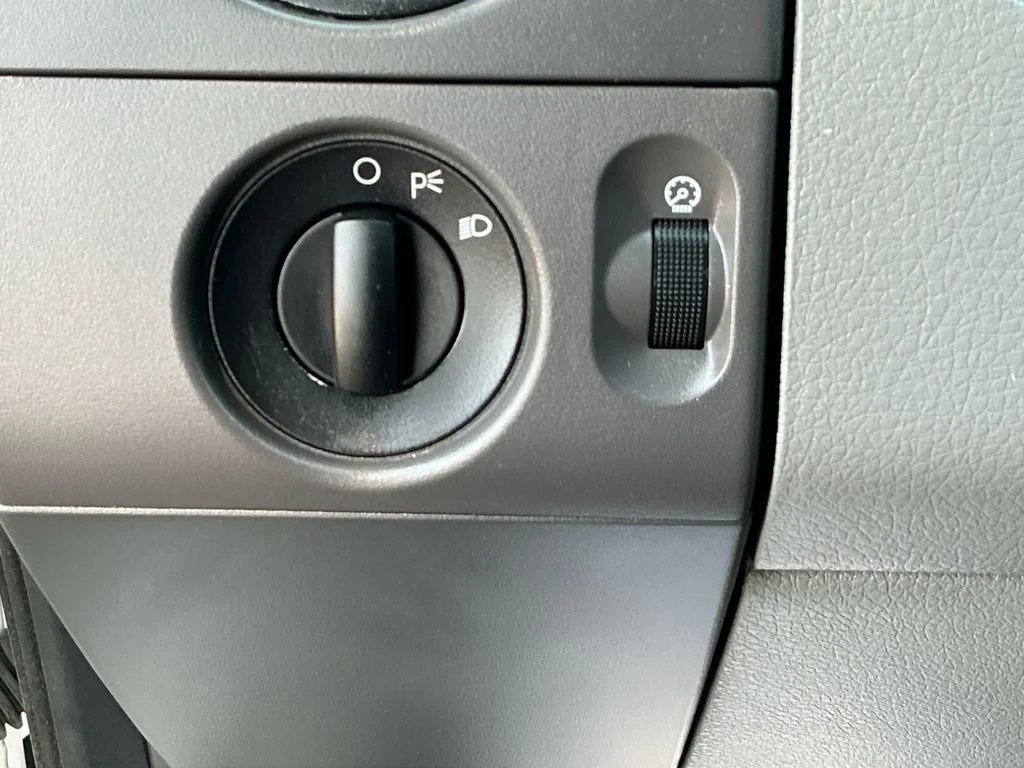 Used 2007 White Ford XL image 18