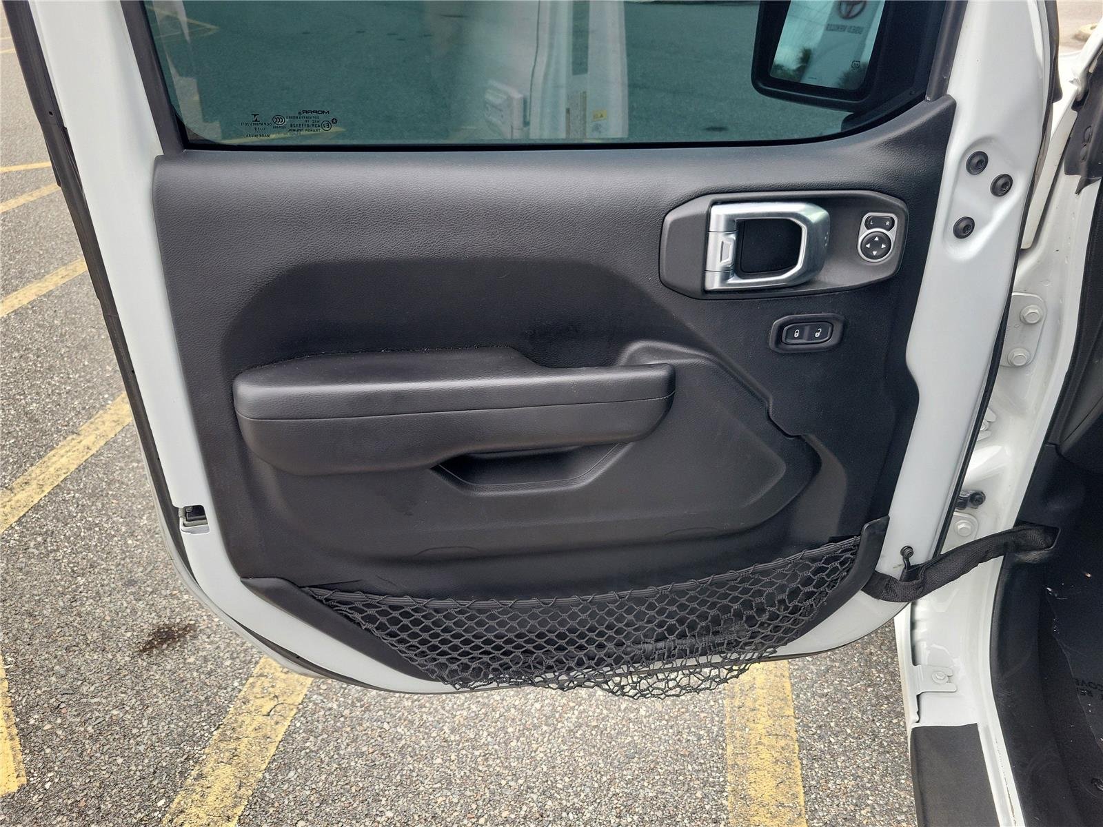 Used 2020 Bright White Clearcoat Jeep Sport S image 9