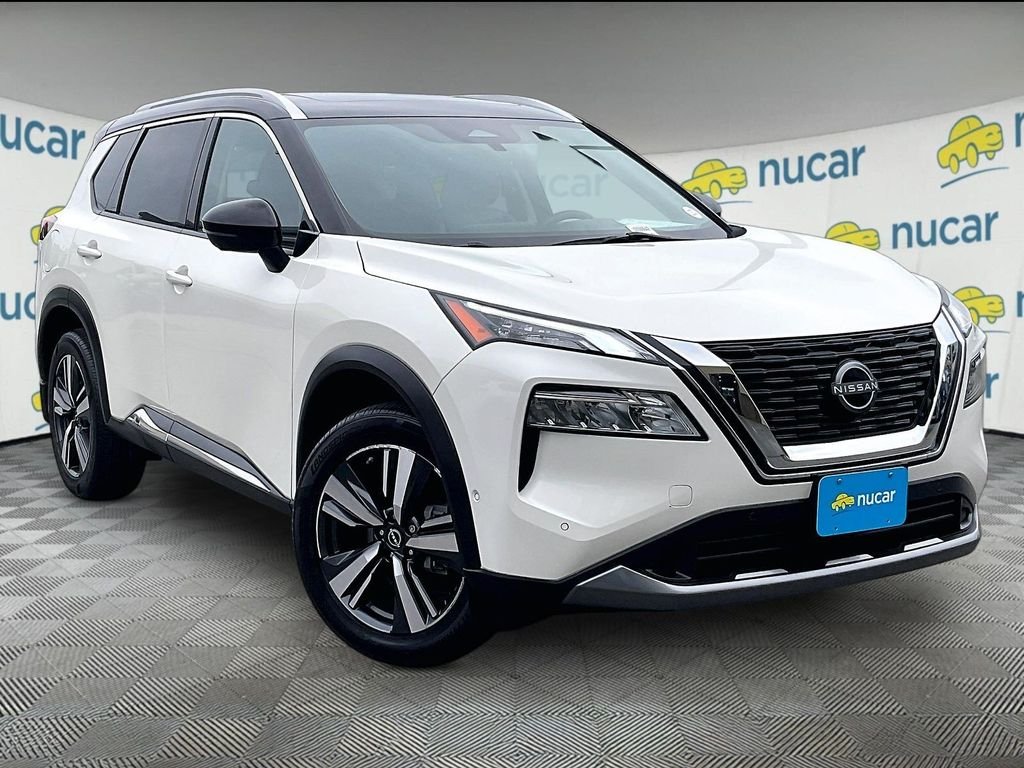 Used 2023 Pearl White Tricoat/Super Black Nissan SL image 1