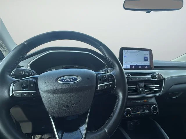 Used 2022 Red Ford SE image 11