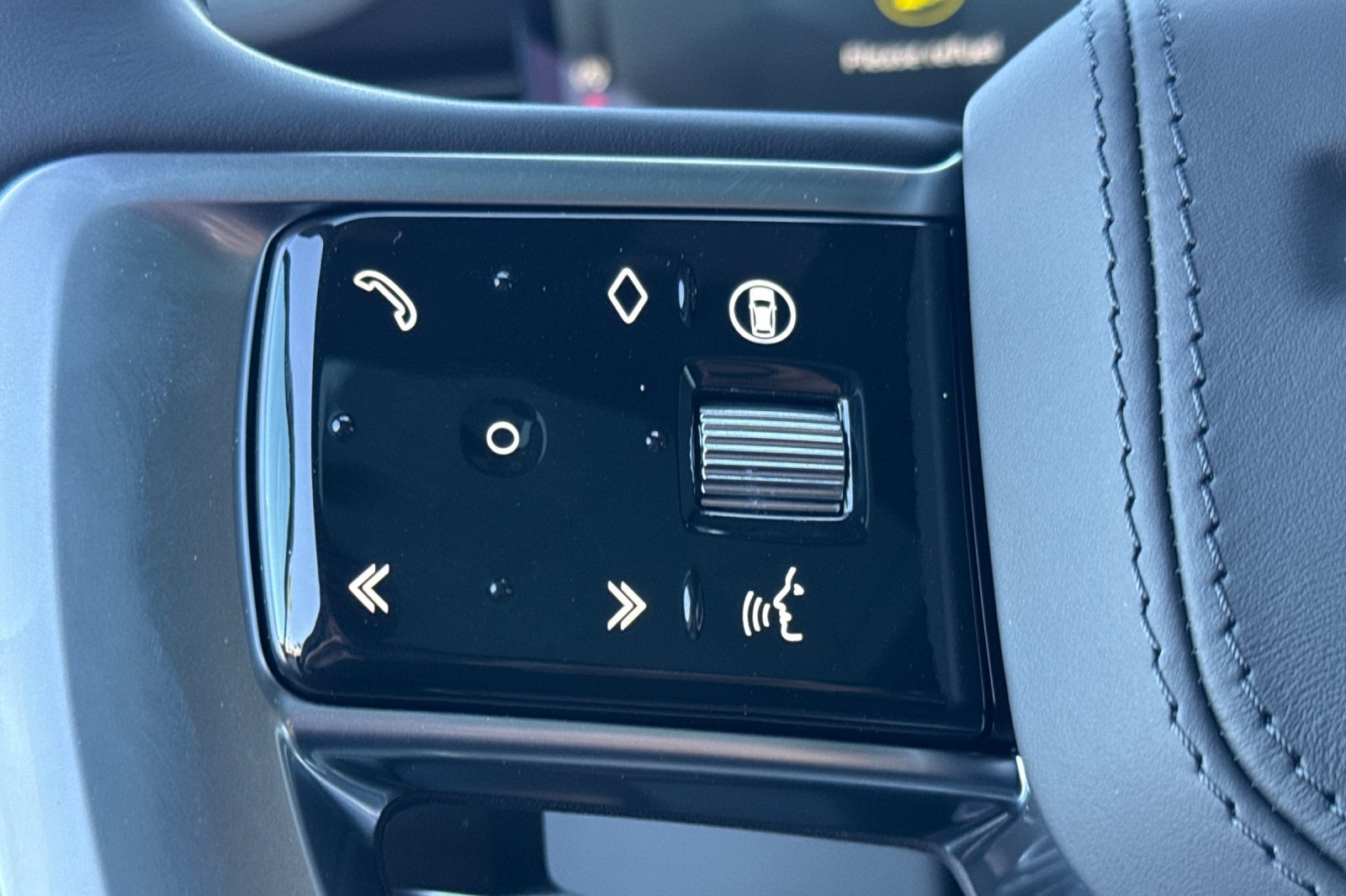 New 2027 Carpathian Grey Land Rover SE image 28