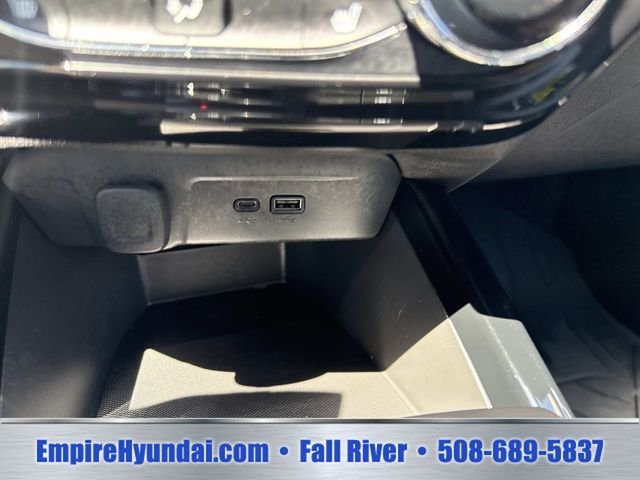 2025 Chevrolet Trax LT - Photo 31