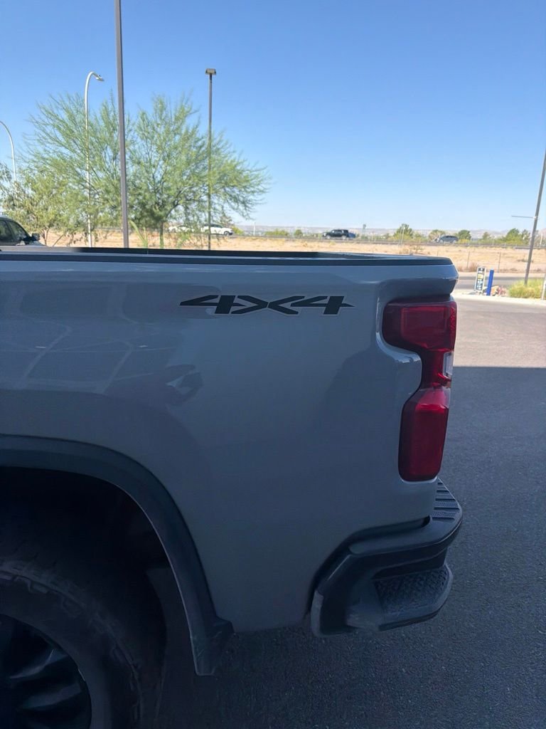 Used 2025 Gray Chevrolet Custom image 9