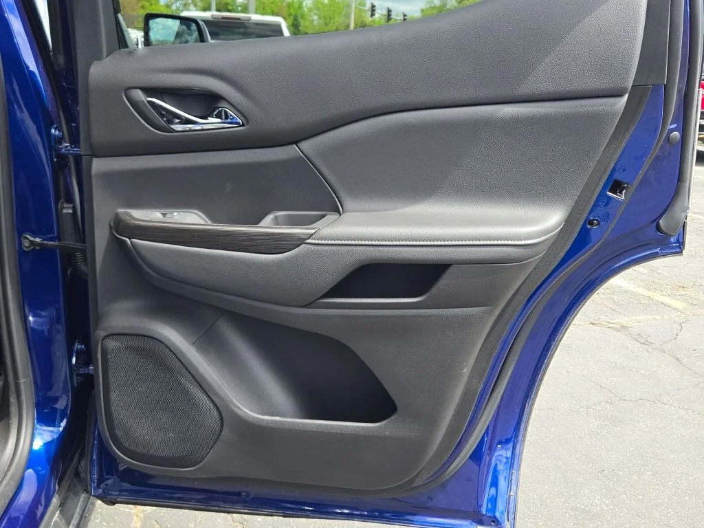 Used 2023 Blue GMC SLT image 12