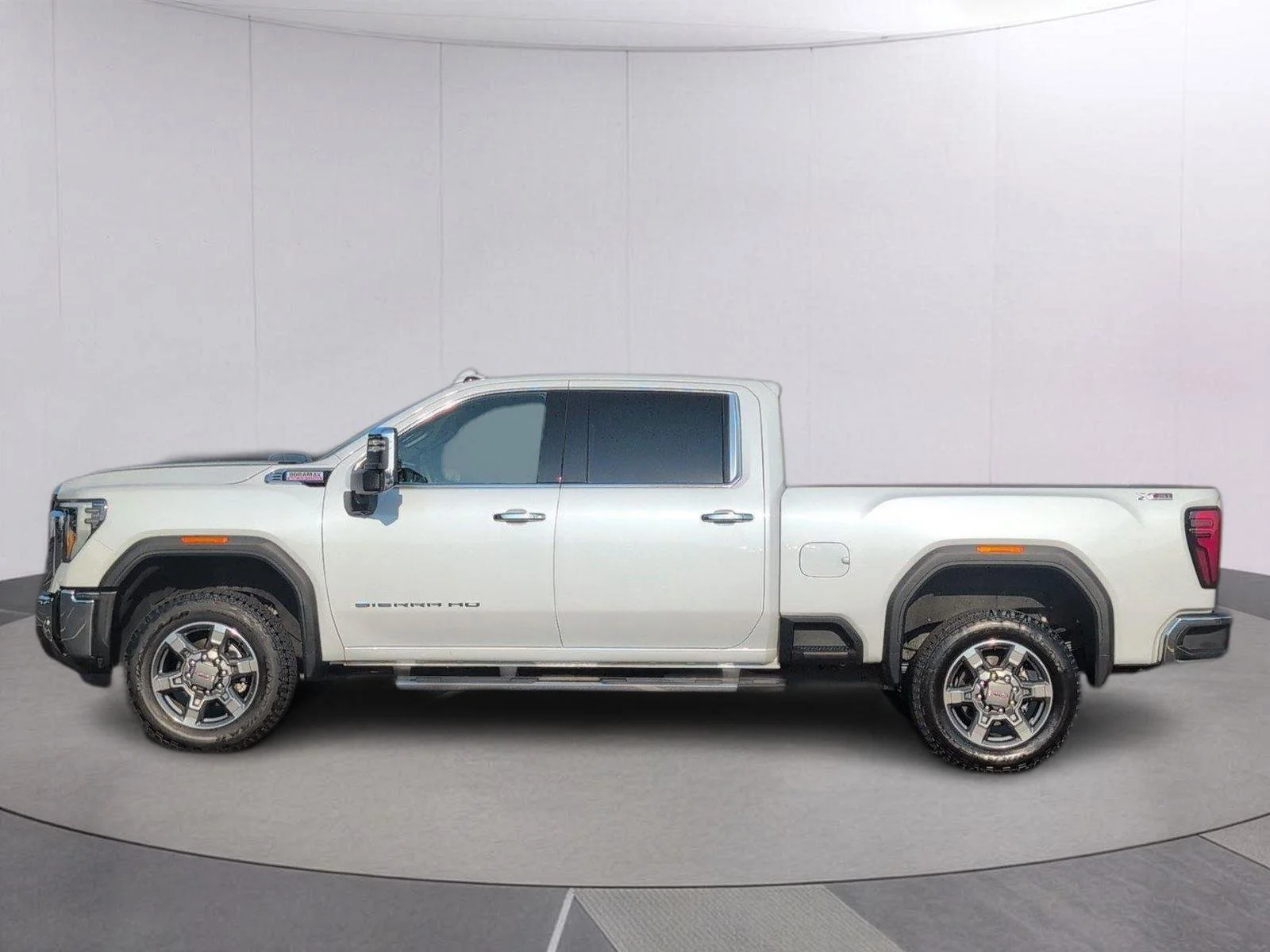 Used 2026 Glacier White Tricoat GMC SLT image 2