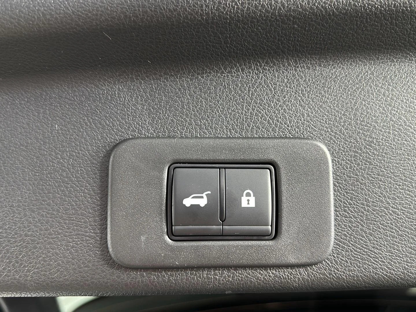 Used 2025 Everest White Pearl Tricoat/Super Black Nissan Platinum image 27