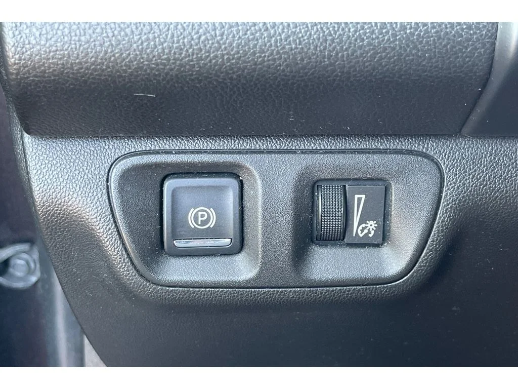 Used 2017 Iridium Metallic GMC SLE image 40