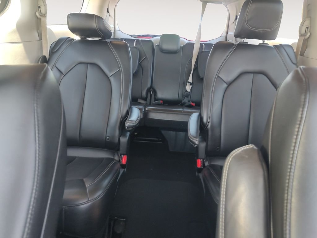 Used 2024 Silver Chrysler Touring L image 13
