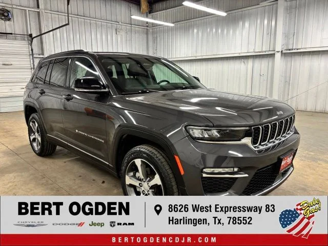 Used 2023 Gray Jeep Limited image 1