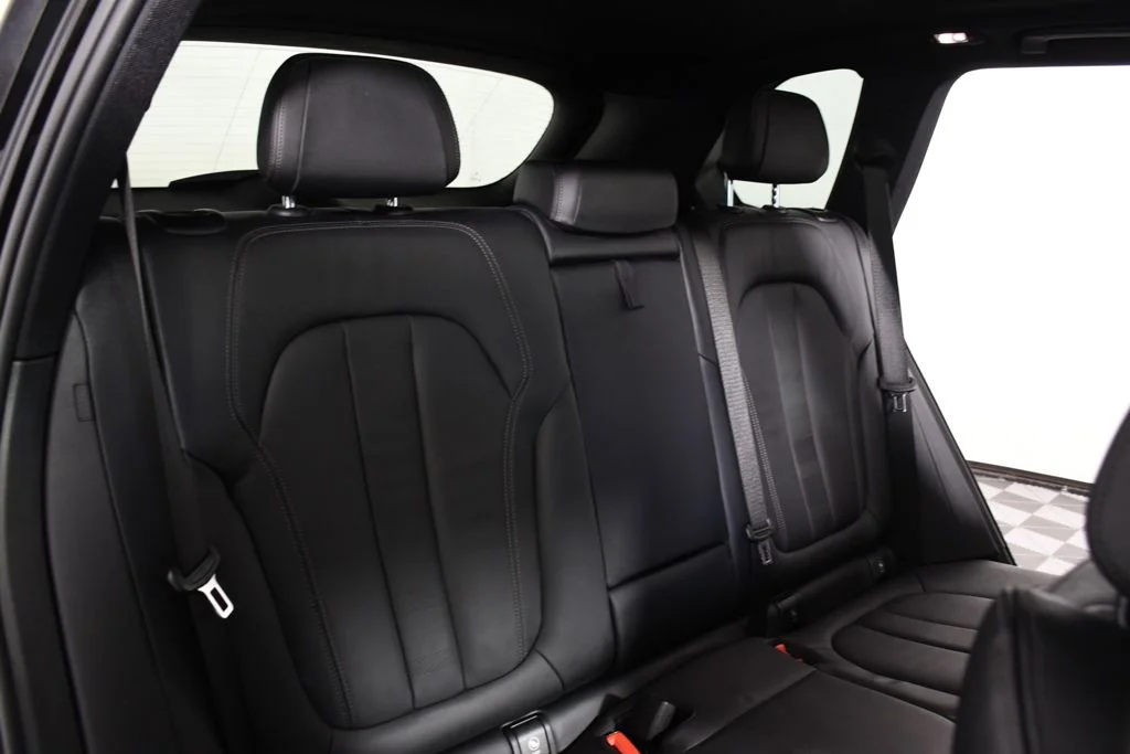 Used 2021 Jet Black BMW xDrive40i image 23