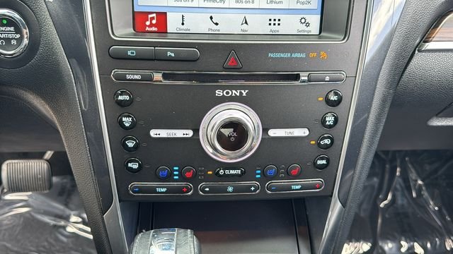 Used 2018 White Ford Limited image 30