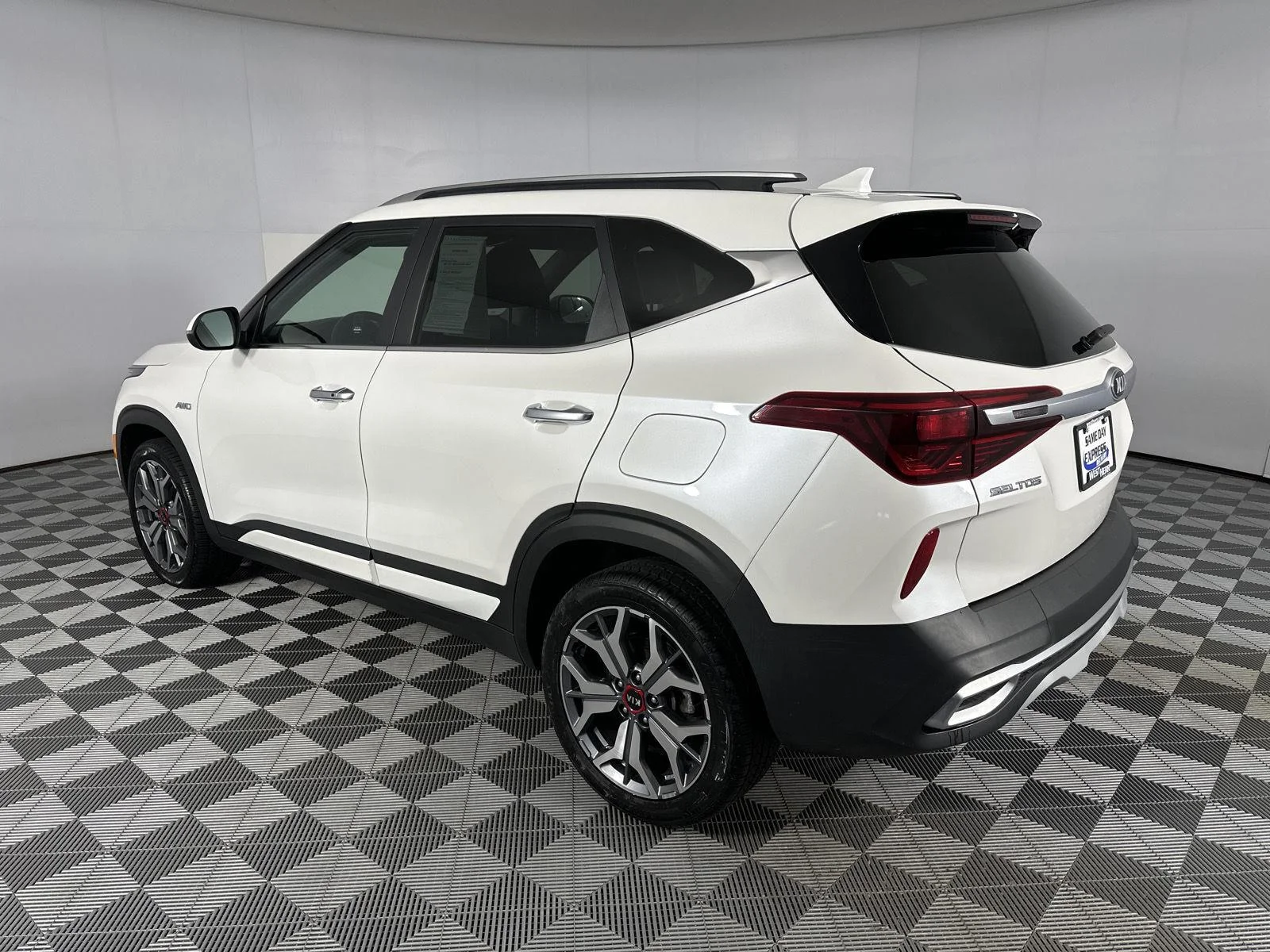Used 2021 Snow White Pearl Kia SX Turbo image 22