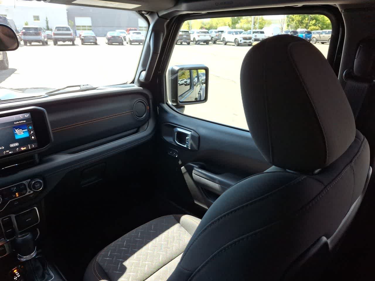 Certified Used 2025 Black Clearcoat Jeep Mojave image 11