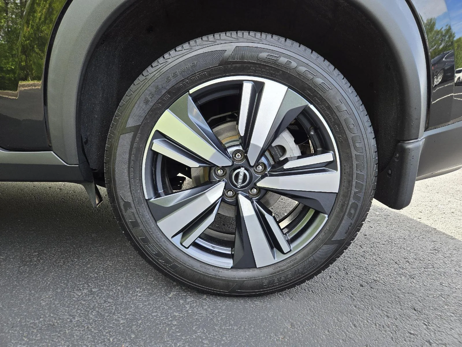 Used 2022 Super Black Nissan SL image 11
