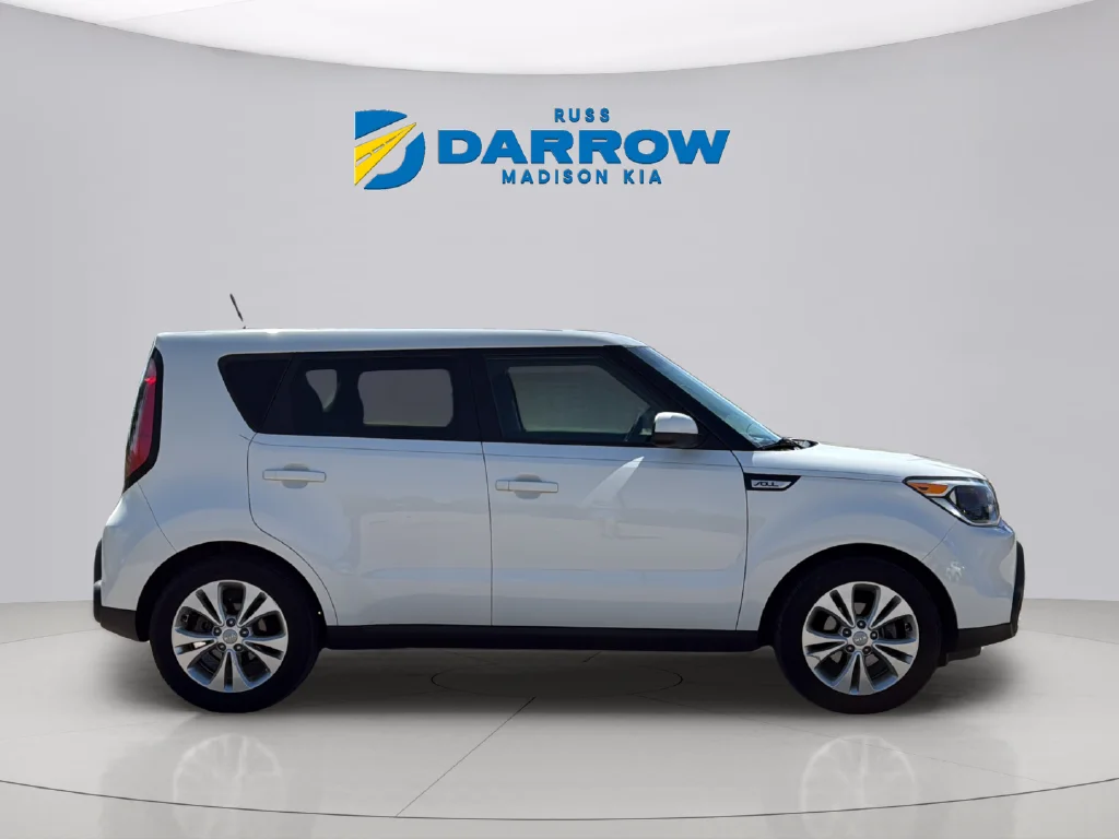 Used 2015 Clear White Kia Plus image 6